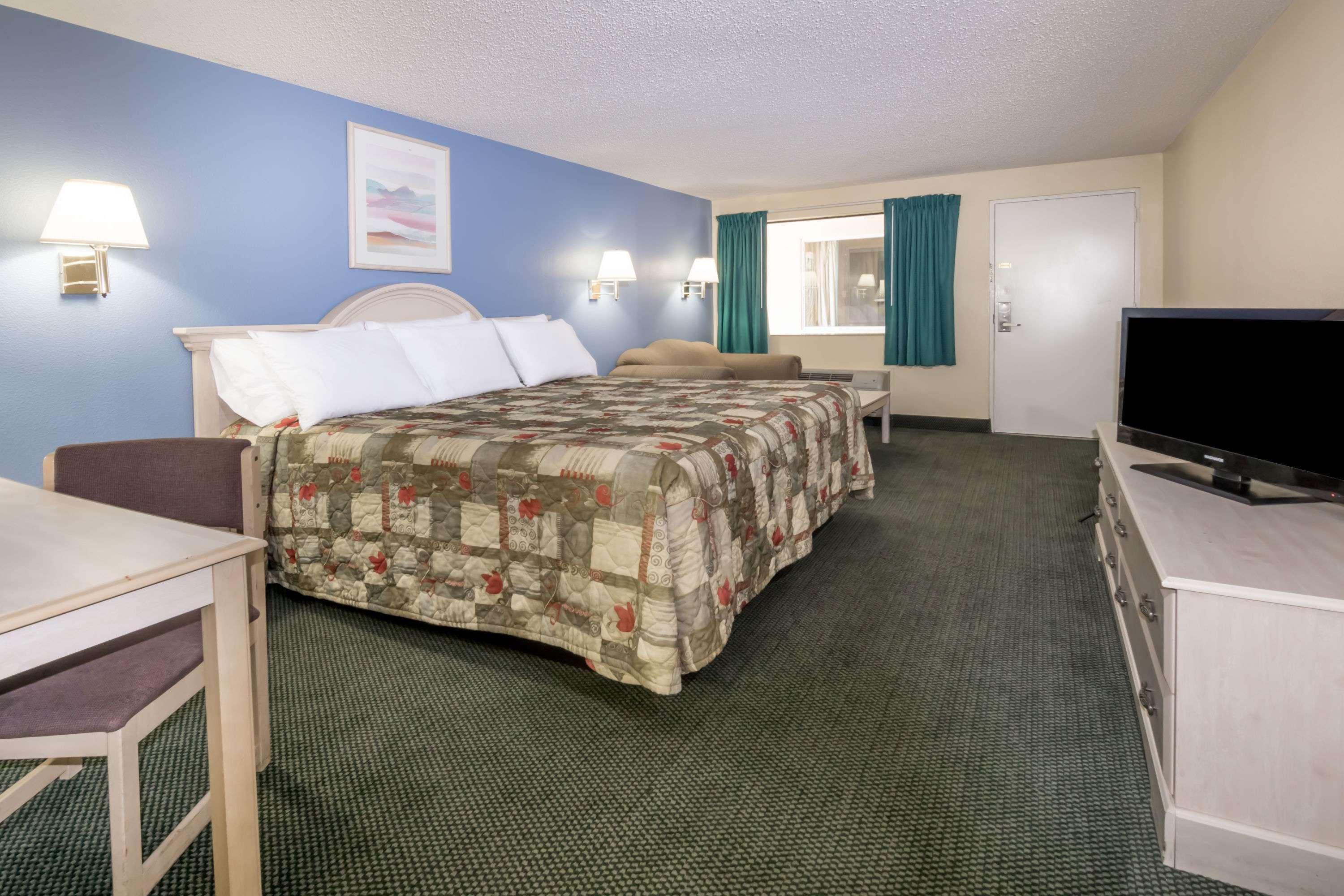 Days Inn South Austin Exterior photo